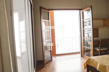 Casa à venda com 374m², 6 quartos e 5 vagas Casa à venda com 374m², 6 quartos e 5 vagasQuarto