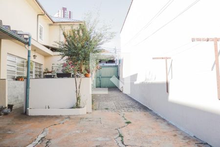 Casa à venda com 374m², 6 quartos e 5 vagas Casa à venda com 374m², 6 quartos e 5 vagasQuintal