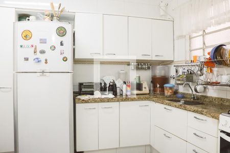 Casa à venda com 374m², 6 quartos e 5 vagas Casa à venda com 374m², 6 quartos e 5 vagasCozinha