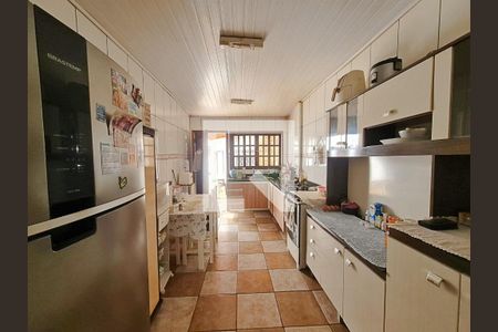Casa à venda com 138m², 2 quartos e 3 vagas Casa à venda com 138m², 2 quartos e 3 vagasCozinha