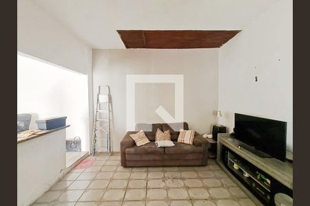 Casa à venda com 138m², 2 quartos e 3 vagas Casa à venda com 138m², 2 quartos e 3 vagasEdícula