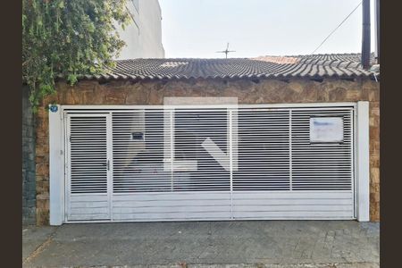 Casa à venda com 138m², 2 quartos e 3 vagas Casa à venda com 138m², 2 quartos e 3 vagasFachada da casa