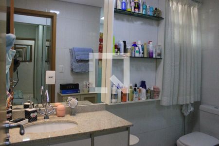 Apartamento à venda com 165m², 3 quartos e 3 vagasBanheiro da Suíte 2