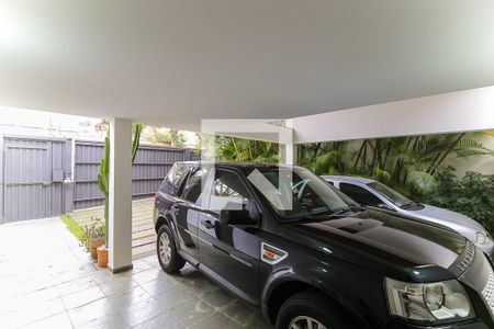 Casa à venda com 300m², 4 quartos e 2 vagas Casa à venda com 300m², 4 quartos e 2 vagasGaragem