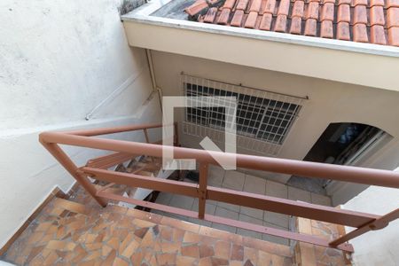 Casa à venda com 141m², 2 quartos e 2 vagasQuarto dos Fundos - Escada