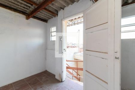 Casa à venda com 141m², 2 quartos e 2 vagasQuarto dos Fundos
