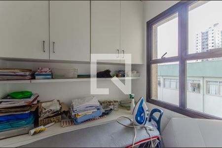 Apartamento à venda com 127m², 3 quartos e 2 vagas Apartamento à venda com 127m², 3 quartos e 2 vagasQuarto de Serviço