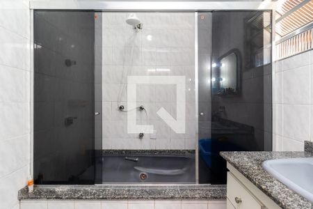 Casa à venda com 240m², 3 quartos e 4 vagasBanheiro da Suíte