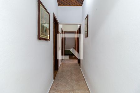 Casa à venda com 240m², 3 quartos e 4 vagasCorredor dos Quartos