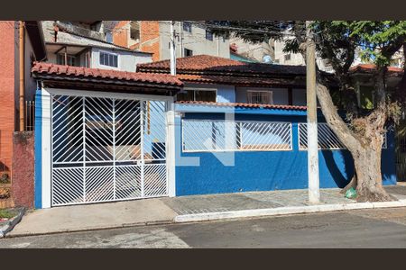 Casa à venda com 240m², 3 quartos e 4 vagasFachadaFachada