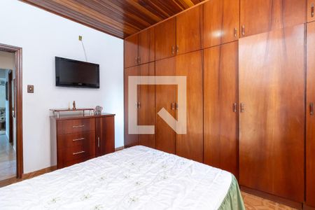Casa à venda com 240m², 3 quartos e 4 vagasSuíte
