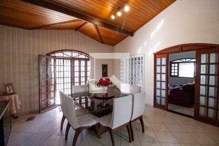 Casa à venda com 350m², 3 quartos e 3 vagas Casa à venda com 350m², 3 quartos e 3 vagasSala de Jantar