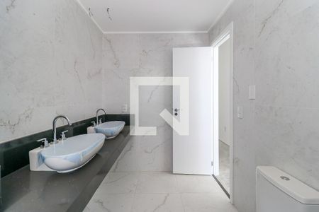 Apartamento à venda com 196m², 4 quartos e 3 vagasBanheiro da Suíte 1