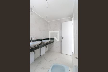 Apartamento à venda com 196m², 4 quartos e 3 vagasBanheiro da Suíte 1