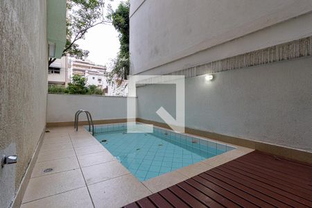 Apartamento à venda com 182m², 3 quartos e 2 vagas Apartamento à venda com 182m², 3 quartos e 2 vagasPiscina