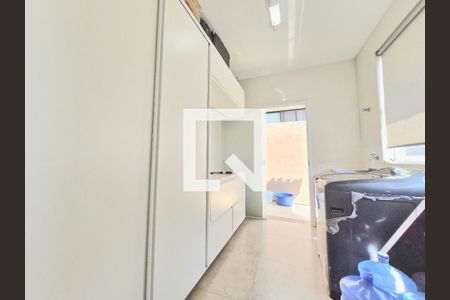 Casa de condomínio à venda com 225m², 5 quartos e 3 vagasLavanderia