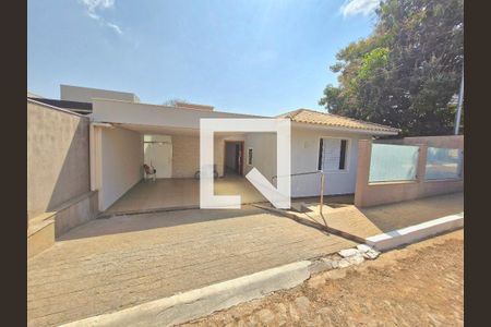 Casa de condomínio à venda com 225m², 5 quartos e 3 vagasFachada