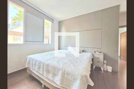 Casa de condomínio à venda com 225m², 5 quartos e 3 vagasSuite