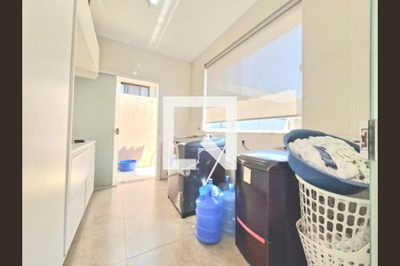 Casa de condomínio à venda com 225m², 5 quartos e 3 vagasLavanderia