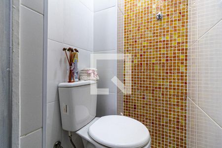 Apartamento à venda com 70m², 2 quartos e sem vaga Apartamento à venda com 70m², 2 quartos e sem vagaBanheiro de Serviço