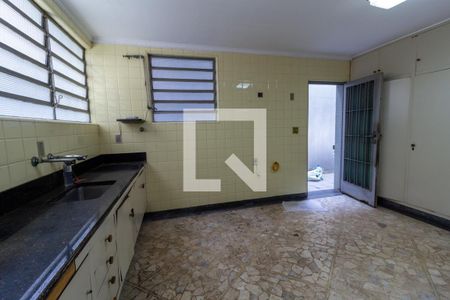 Casa à venda com 226m², 4 quartos e 2 vagas Casa à venda com 226m², 4 quartos e 2 vagasCozinha