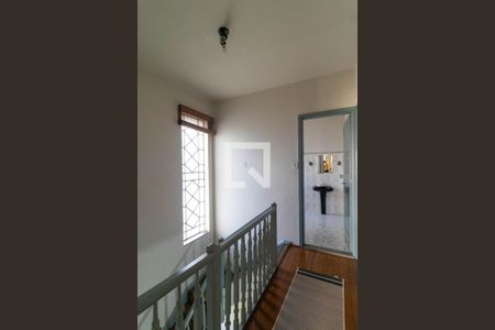 Casa à venda com 274m², 4 quartos e 8 vagas Casa à venda com 274m², 4 quartos e 8 vagasCorredor