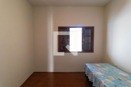 Casa à venda com 274m², 4 quartos e 8 vagas Casa à venda com 274m², 4 quartos e 8 vagasQuarto 04