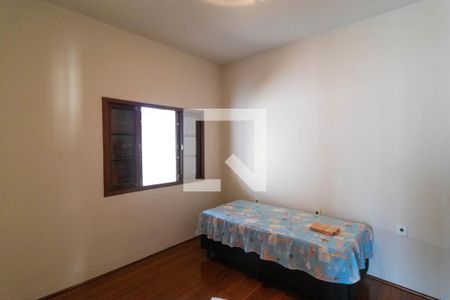 Casa à venda com 274m², 4 quartos e 8 vagas Casa à venda com 274m², 4 quartos e 8 vagasQuarto 04