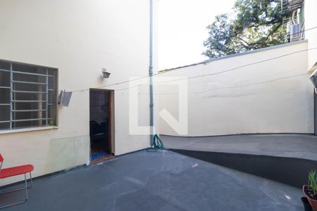 Casa à venda com 274m², 4 quartos e 8 vagas Casa à venda com 274m², 4 quartos e 8 vagasQuintal