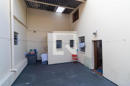 Casa à venda com 274m², 4 quartos e 8 vagas Casa à venda com 274m², 4 quartos e 8 vagasQuintal