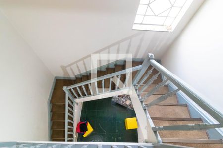 Casa à venda com 274m², 4 quartos e 8 vagas Casa à venda com 274m², 4 quartos e 8 vagasEscada