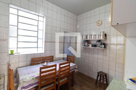 Casa à venda com 274m², 4 quartos e 8 vagas Casa à venda com 274m², 4 quartos e 8 vagasCozinha