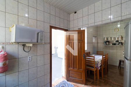 Casa à venda com 274m², 4 quartos e 8 vagas Casa à venda com 274m², 4 quartos e 8 vagasCozinha