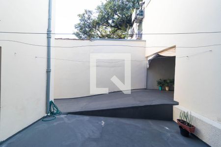 Casa à venda com 274m², 4 quartos e 8 vagas Casa à venda com 274m², 4 quartos e 8 vagasQuintal