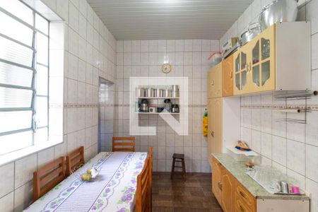 Casa à venda com 274m², 4 quartos e 8 vagas Casa à venda com 274m², 4 quartos e 8 vagasCozinha