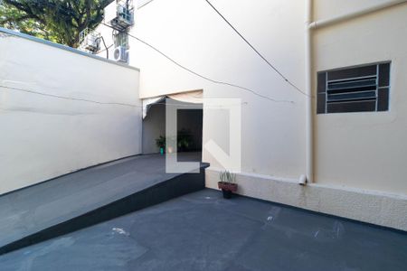 Casa à venda com 274m², 4 quartos e 8 vagas Casa à venda com 274m², 4 quartos e 8 vagasQuintal