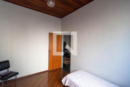 Casa à venda com 274m², 4 quartos e 8 vagas Casa à venda com 274m², 4 quartos e 8 vagasQuarto 01