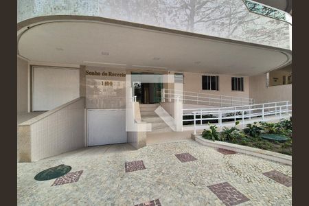 Apartamento à venda com 180m², 3 quartos e 3 vagas Apartamento à venda com 180m², 3 quartos e 3 vagasEntrada