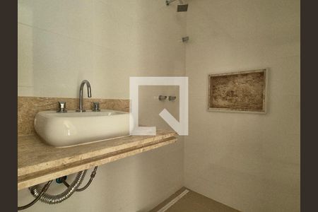 Apartamento à venda com 180m², 3 quartos e 3 vagas Apartamento à venda com 180m², 3 quartos e 3 vagasBanheiro da Suíte 1