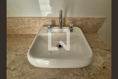 Apartamento à venda com 180m², 3 quartos e 3 vagas Apartamento à venda com 180m², 3 quartos e 3 vagasBanheiro da Suíte 1