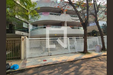 Apartamento à venda com 180m², 3 quartos e 3 vagas Apartamento à venda com 180m², 3 quartos e 3 vagasFachada