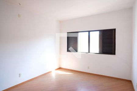 Casa à venda com 343m², 3 quartos e 6 vagasQuarto 1