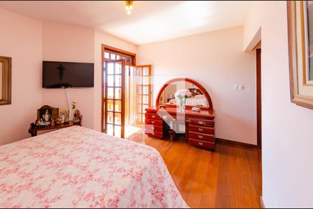 Casa à venda com 366m², 4 quartos e 8 vagas Casa à venda com 366m², 4 quartos e 8 vagasSuite 1