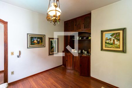 Casa à venda com 450m², 4 quartos e 4 vagasSala