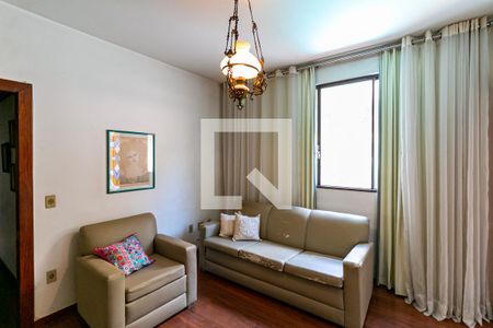 Casa à venda com 450m², 4 quartos e 4 vagasSala