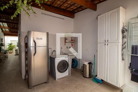 Casa à venda com 170m², 4 quartos e 4 vagas Casa à venda com 170m², 4 quartos e 4 vagasÁrea de Serviço