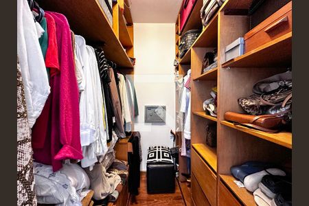 Apartamento à venda com 180m², 3 quartos e 2 vagasCloset Suíte 2