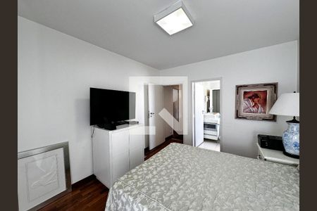 Apartamento à venda com 180m², 3 quartos e 2 vagasSuíte 1