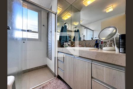 Apartamento à venda com 180m², 3 quartos e 2 vagasBanheiro Suíte 2