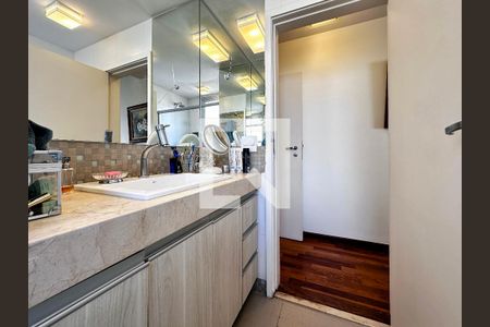 Apartamento à venda com 180m², 3 quartos e 2 vagasBanheiro Suíte 2